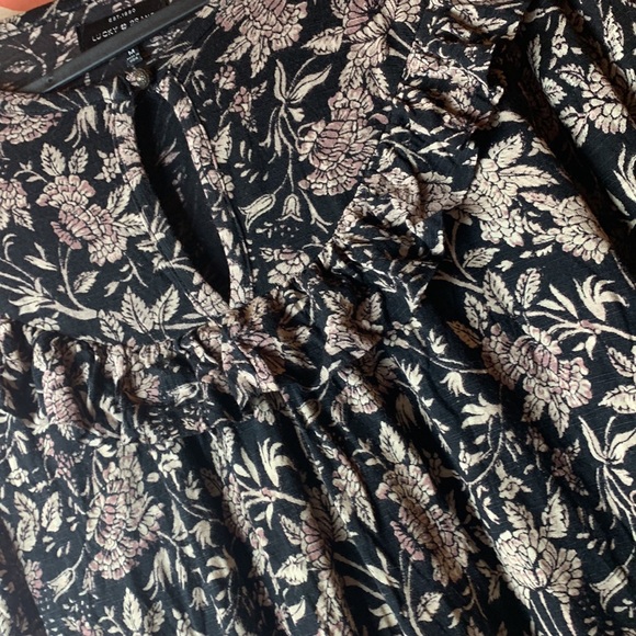 Lucky Brand black paisley flowered Top, Size M - Picture 2 of 3